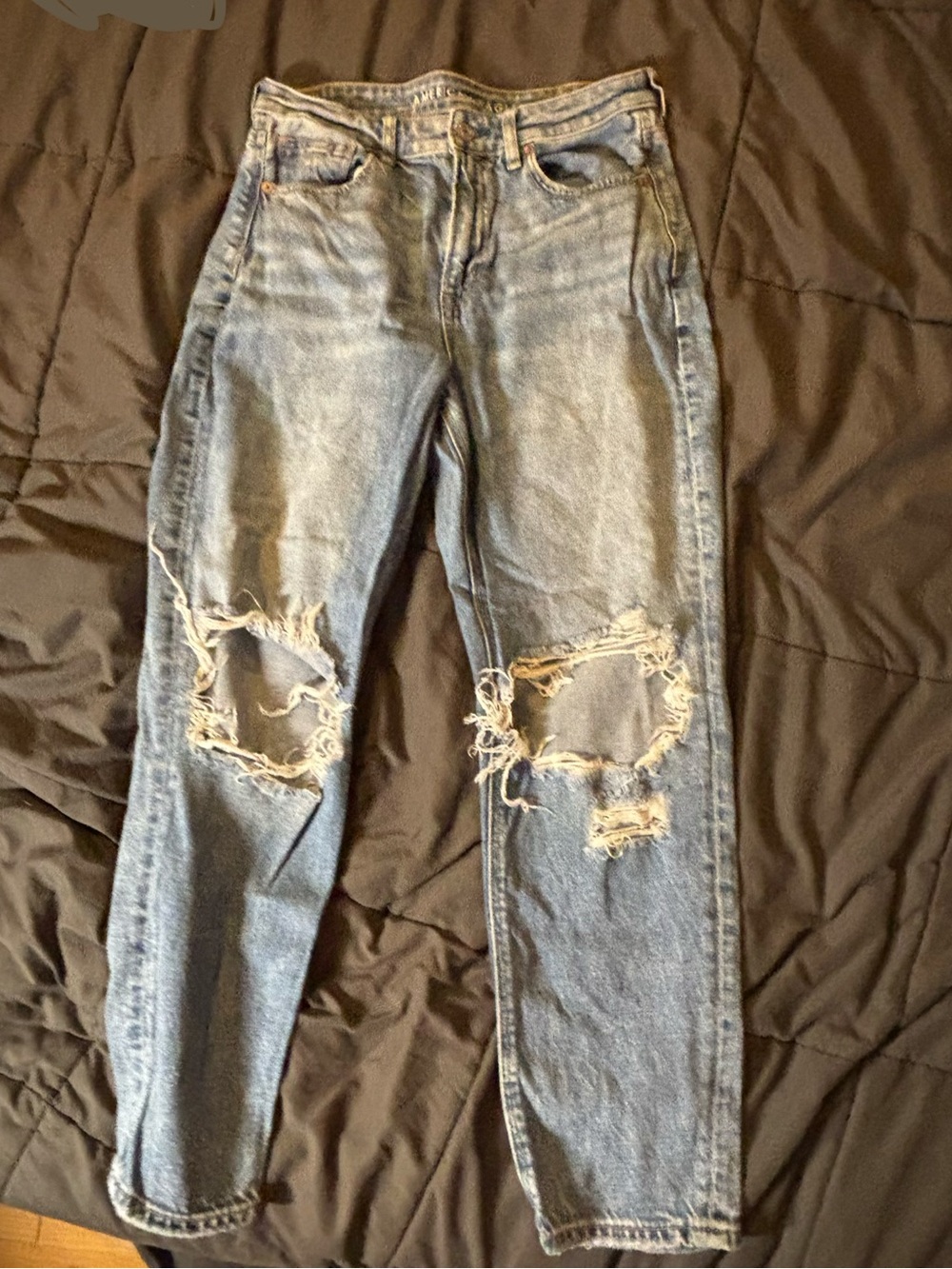 American Eagle Outfitters Light Blue straight Distressed Knee-Rip Jeans